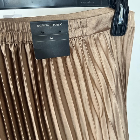 NEW WITH TAGS-   pleated maxi skirt and silky cowl neck tank - Picture 2 of 3